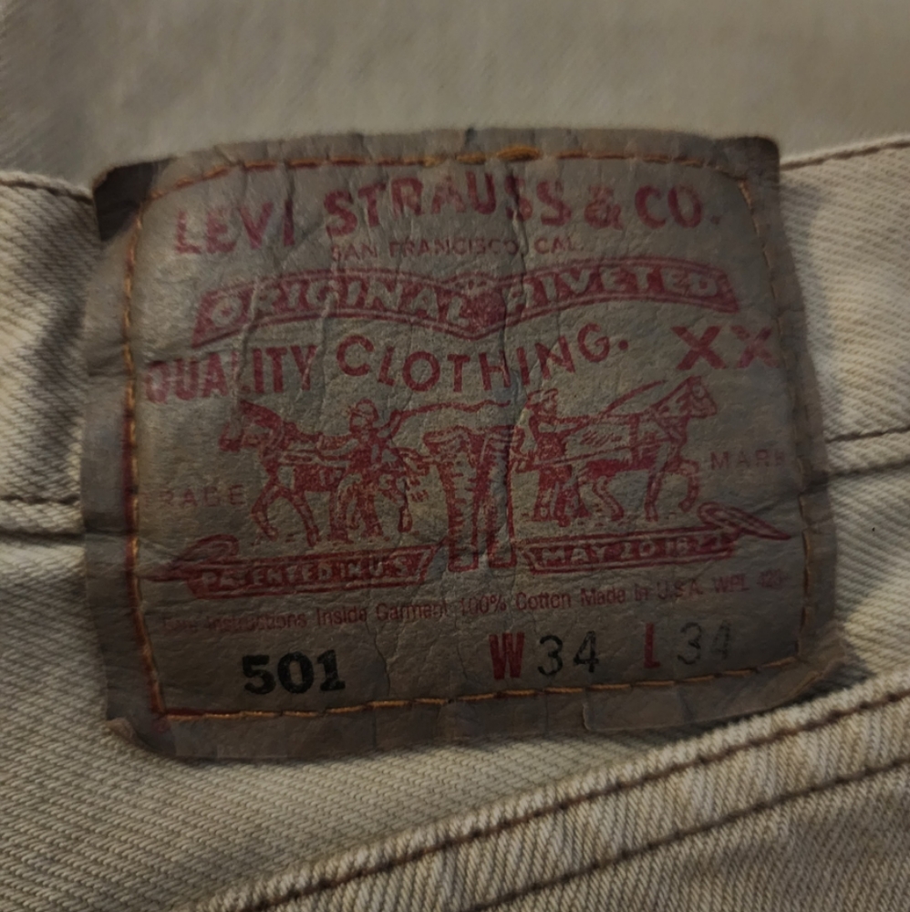 Vintage x 90s “made in USA” 501 Levi Red Tab Tan Jean
